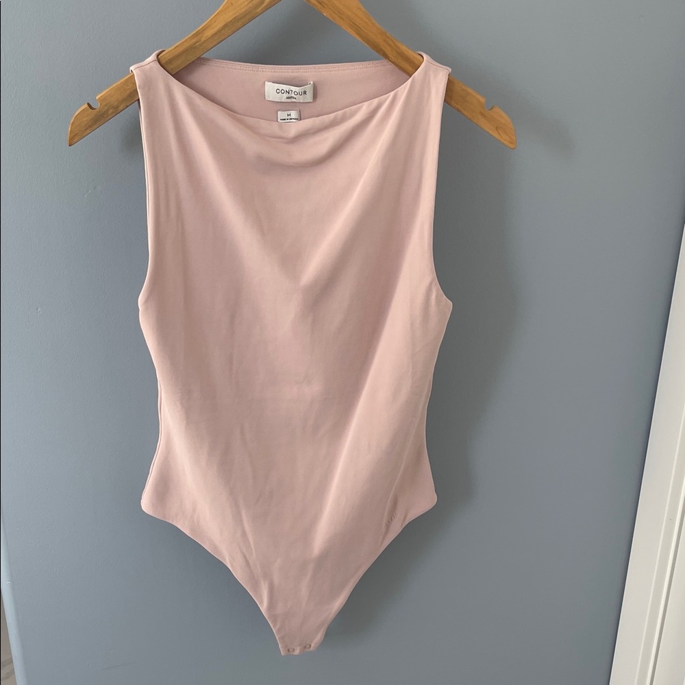Aritzia Contour body suit - size medium